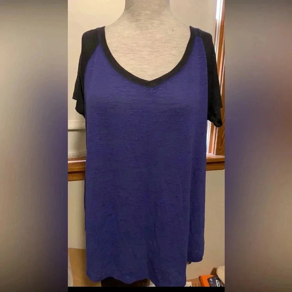 Torrid Black/Purple Baseball Style V Neck Top 00 - Picture 1 of 3